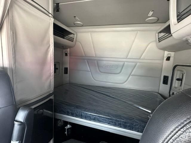 2022 Peterbilt 567 — photo 7