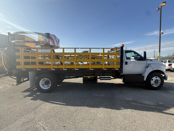 2027 Ford F-650 — photo 6