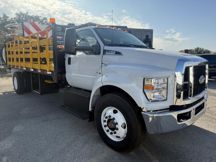 2027 Ford F-650 — photo 7