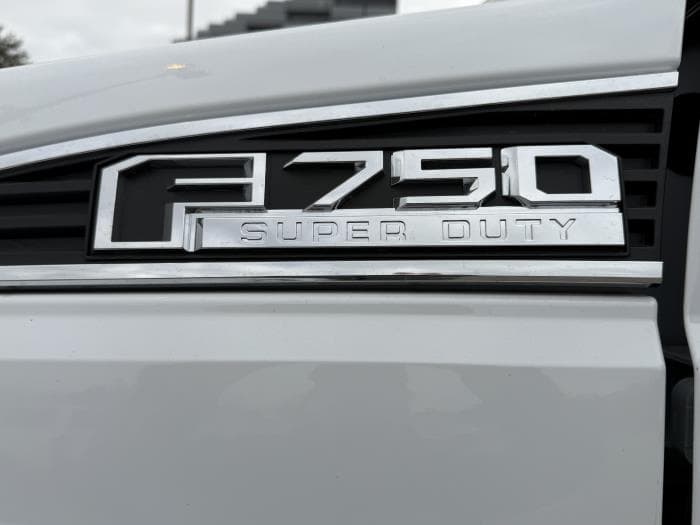 2027 Ford F-750 — photo 10