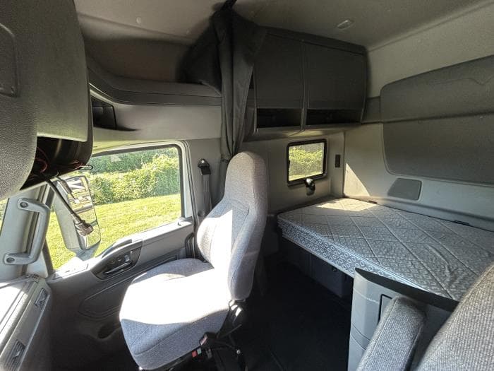 2018 International LT — photo 16