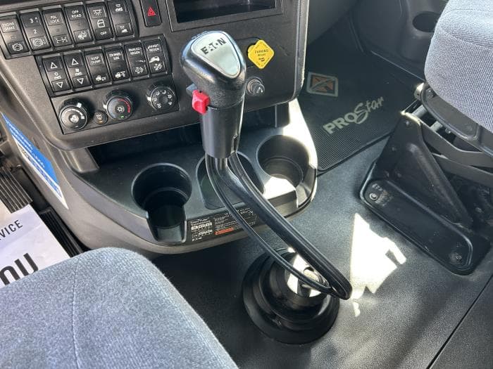 2018 International LT — photo 14
