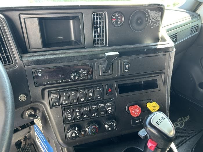 2018 International LT — photo 15