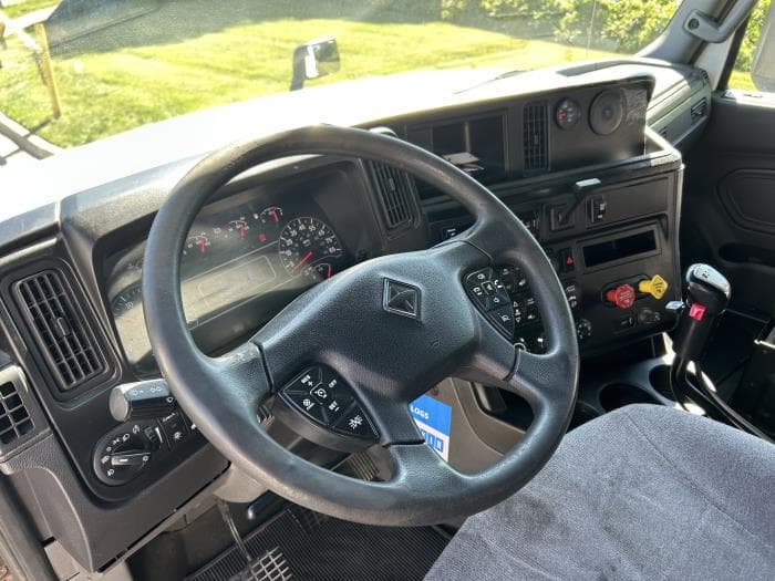 2018 International LT — photo 12
