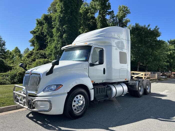 2018 International LT — photo 4