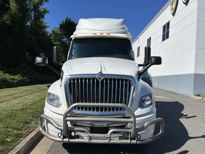 2018 International LT — photo 3