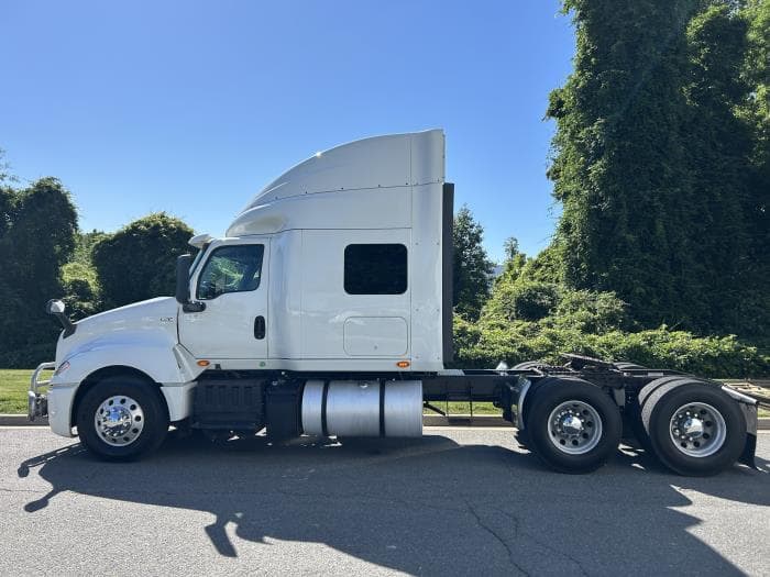 2018 International LT — photo 5