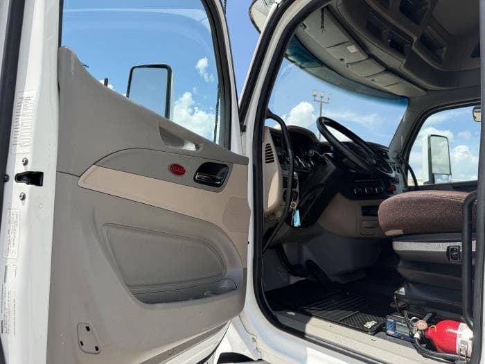 2022 Peterbilt 567 in Jacksonville, FL — photo 24
