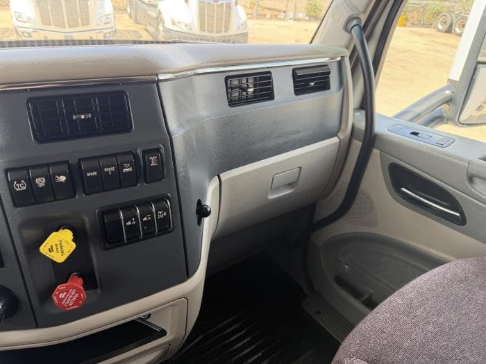 2022 Peterbilt 567 in Jacksonville, FL — photo 33