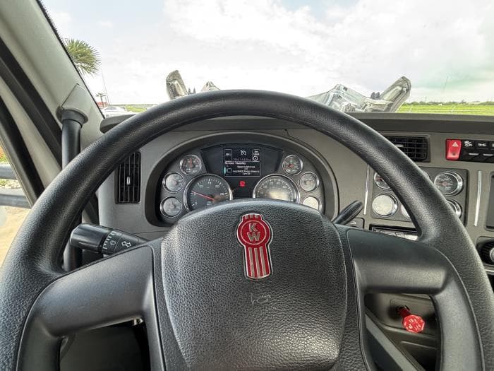 2017 Kenworth T880 — photo 9