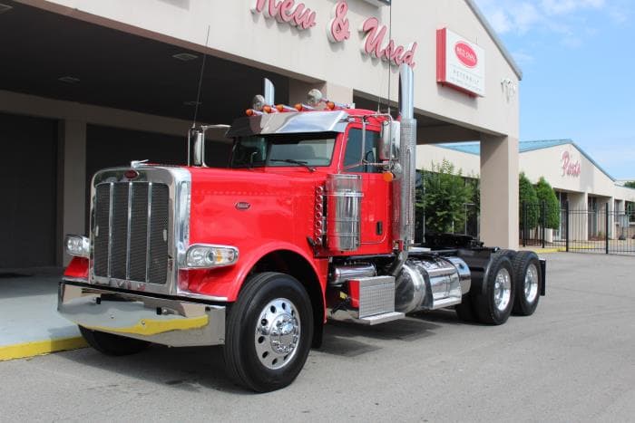 2023 Peterbilt 389 — photo 2