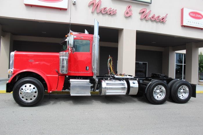 2023 Peterbilt 389 — photo 4