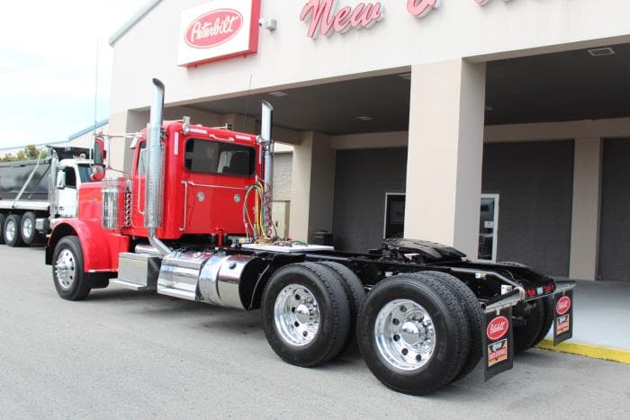 2023 Peterbilt 389 — photo 5