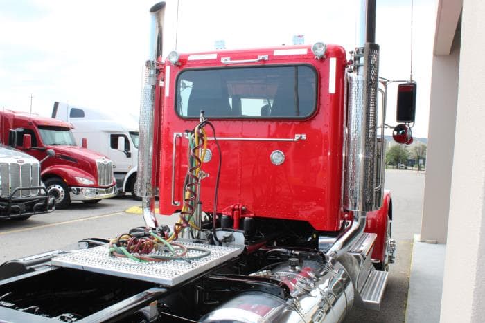 2023 Peterbilt 389 — photo 7