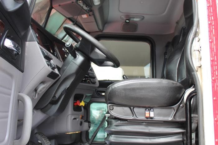 2023 Peterbilt 389 — photo 10