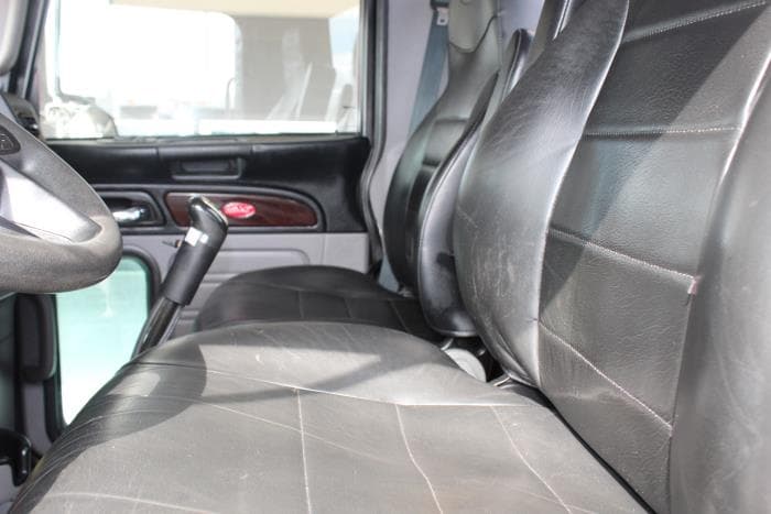 2023 Peterbilt 389 — photo 11