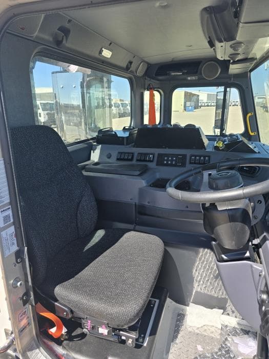 2026 Peterbilt 520 — photo 4