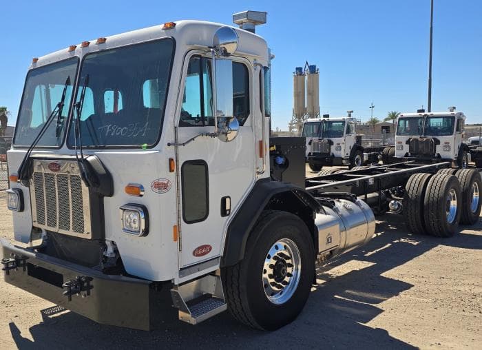2026 Peterbilt 520 — photo 2