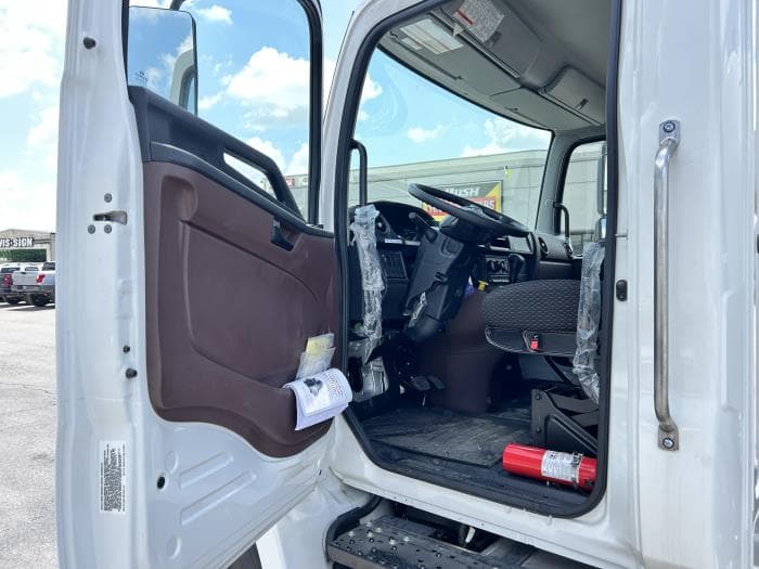 2026 Hino L6 — photo 24