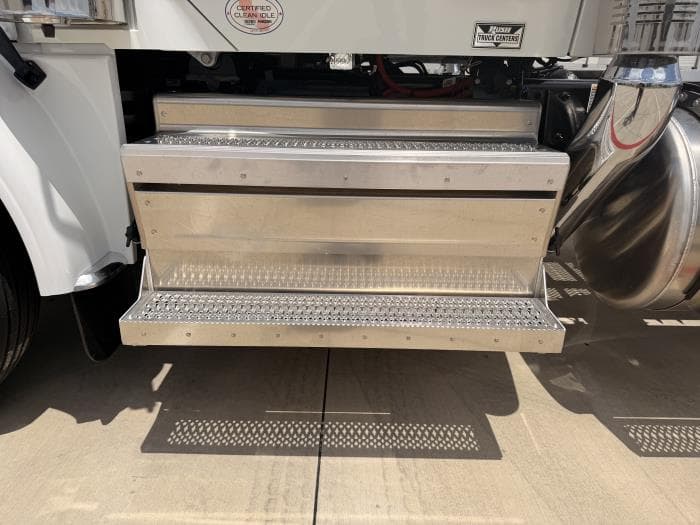 2027 Peterbilt 589 — photo 11