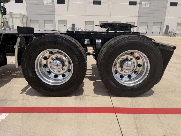 2027 Peterbilt 589 — photo 13