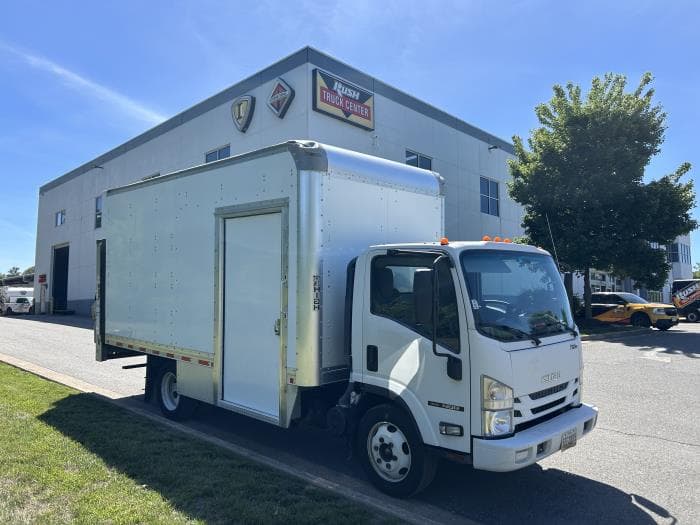 2020 Isuzu NQR — photo 2