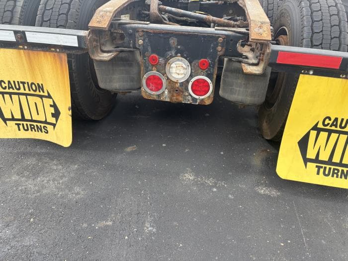 2021 International LT — photo 3