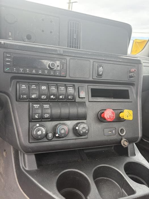 2021 International LT — photo 6