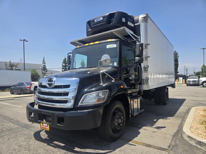 2019 Hino 268 — photo 2