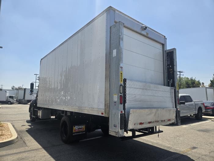 2019 Hino 268 — photo 7