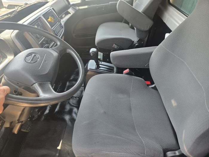 2019 Hino 268 — photo 8