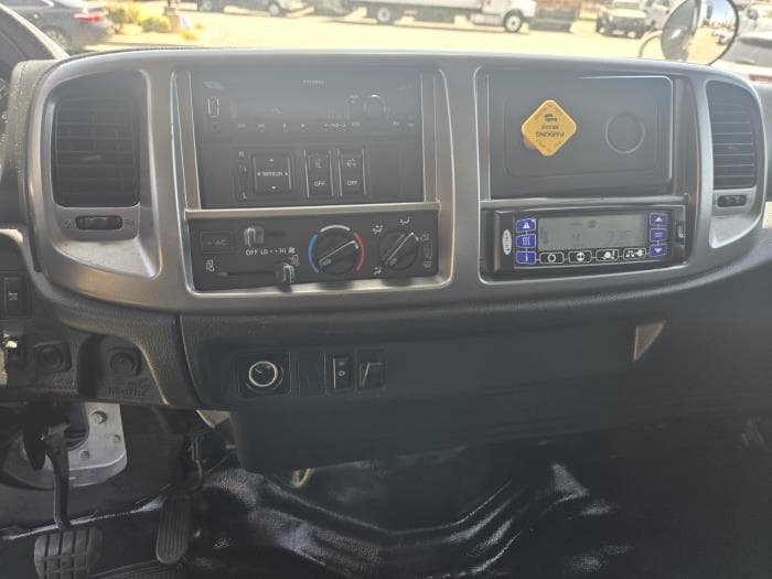 2019 Hino 268 — photo 12