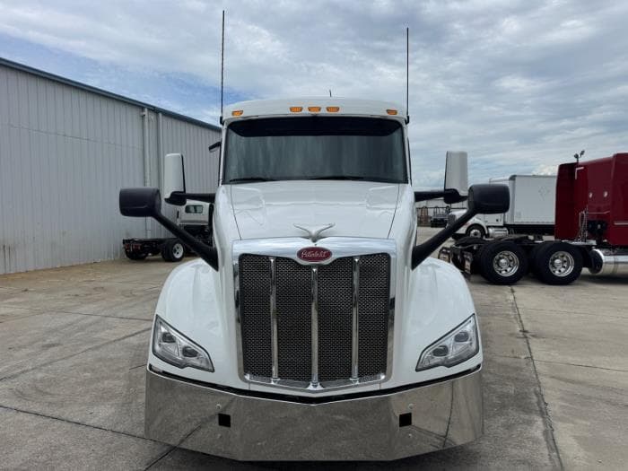 2022 Peterbilt 579 — photo 3