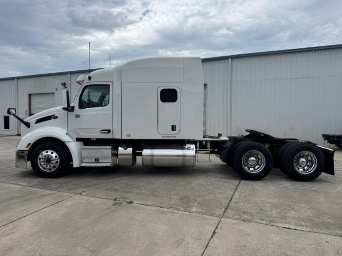 2022 Peterbilt 579 — photo 9