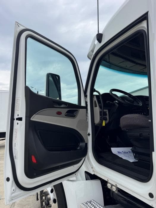 2022 Peterbilt 579 — photo 10