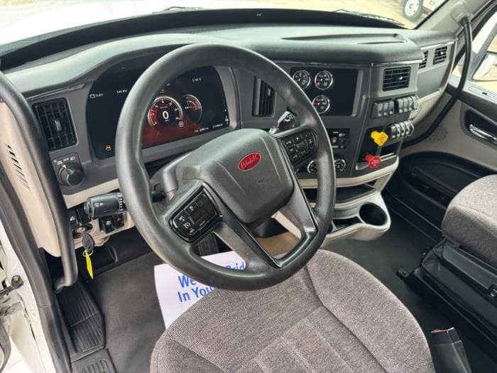 2022 Peterbilt 579 — photo 11