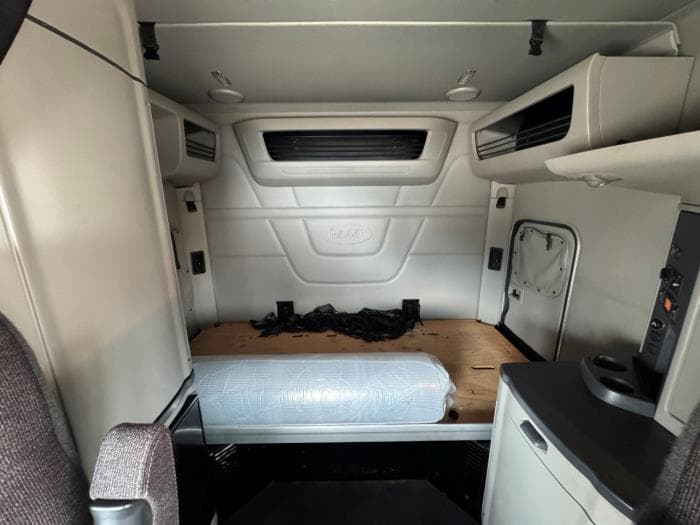 2022 Peterbilt 579 — photo 13