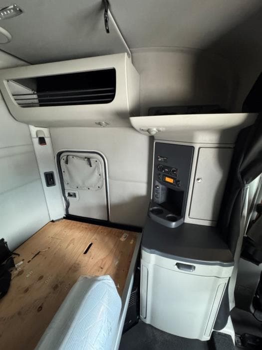 2022 Peterbilt 579 — photo 14