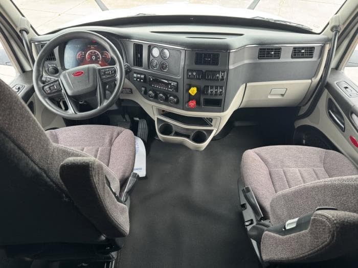 2022 Peterbilt 579 — photo 16