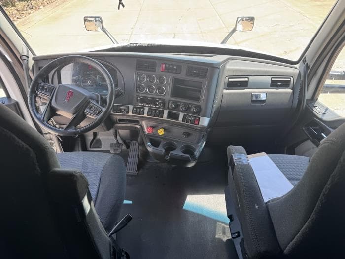 2022 Kenworth T680 — photo 10
