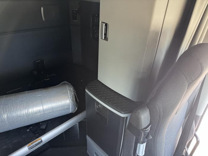 2022 Kenworth T680 — photo 14