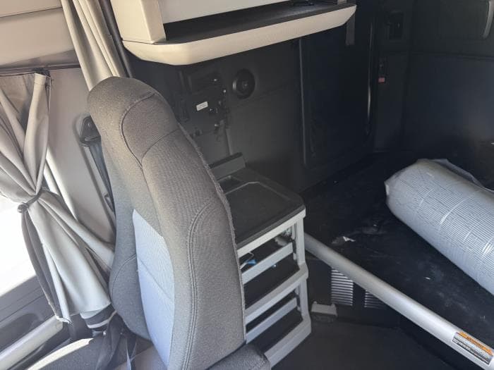 2022 Kenworth T680 — photo 15