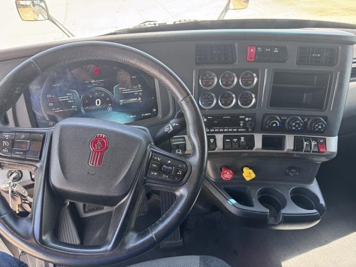 2022 Kenworth T680 — photo 11