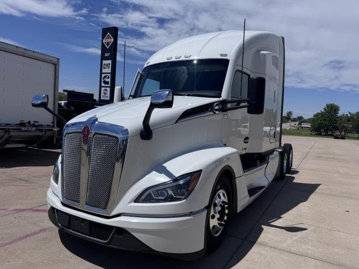 2022 Kenworth T680 — photo 2