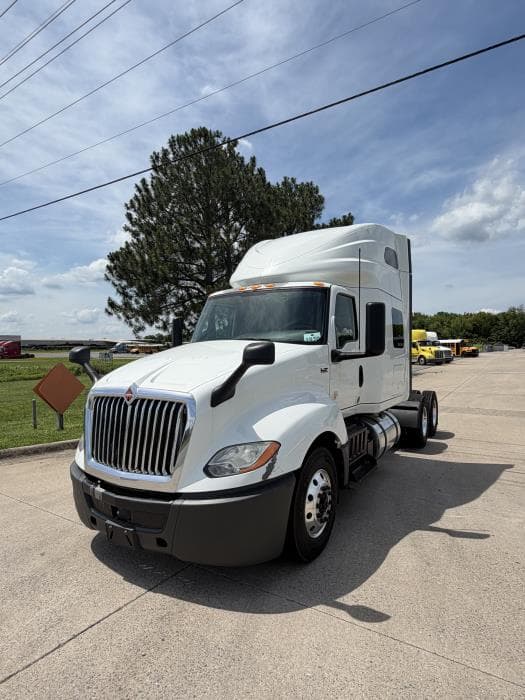 2019 International LT — photo 2