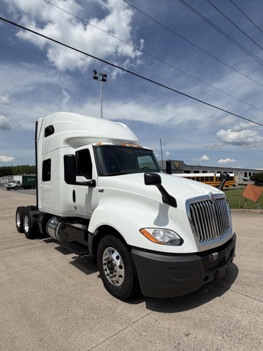 2019 International LT — photo 3