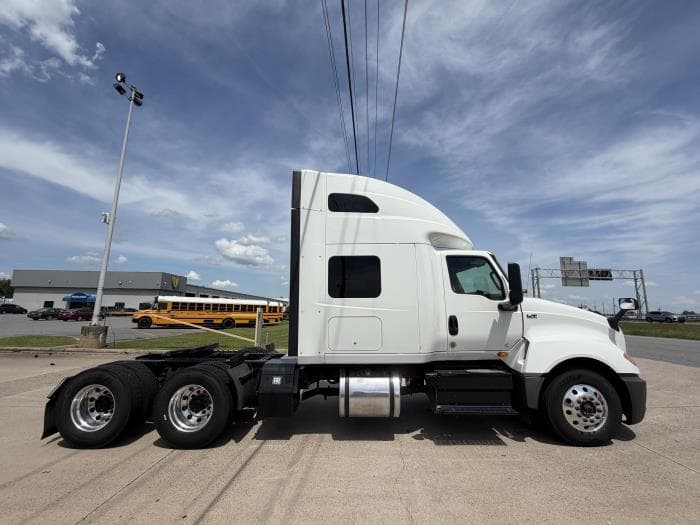 2019 International LT — photo 4