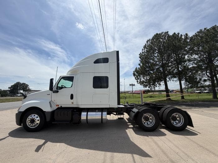 2019 International LT — photo 7
