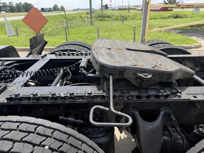 2019 International LT — photo 15