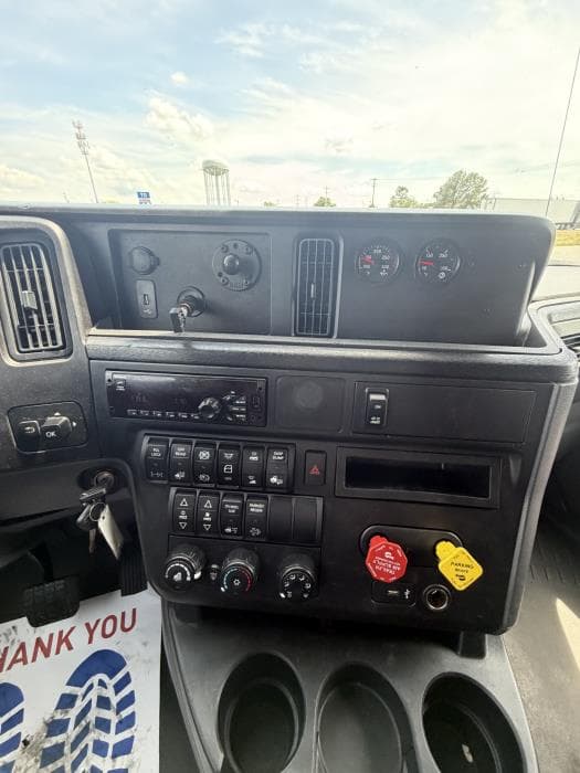 2019 International LT — photo 22